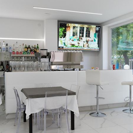 Hotel Ninfea קאטוליקה מראה חיצוני תמונה