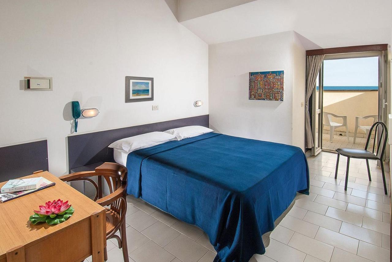 Hotel Ninfea קאטוליקה מראה חיצוני תמונה